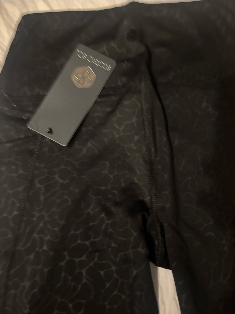 Scorpio Sol Serena Black Textured High-Waist pocket Leggings .